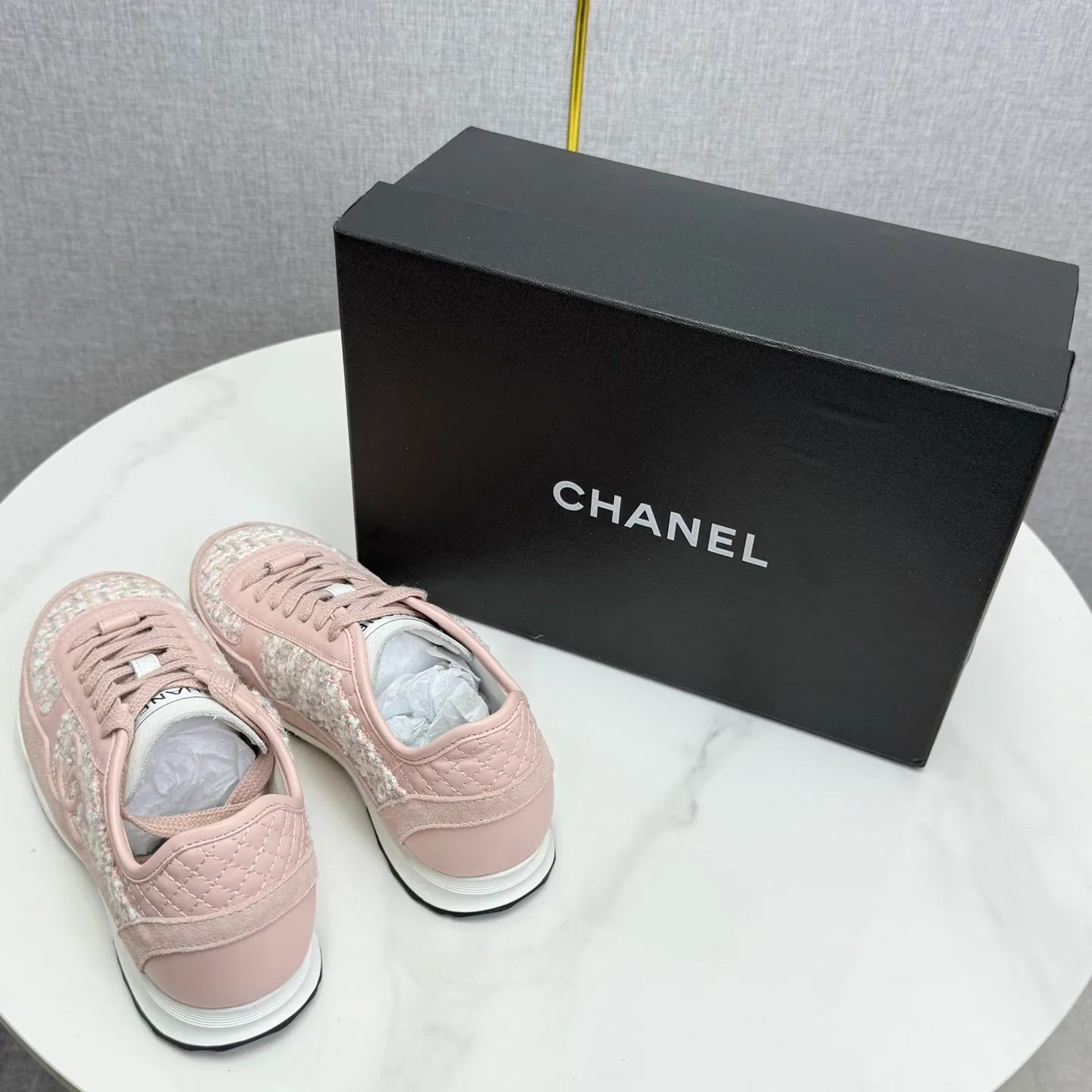 👟👟Ex-factory price 560👟👟Chanel Panda Shoes! 2025 counter's top casual sports shoes. This classic design; the upper is electro-embroidered with a variety of techniques; the outsole is fashionable and sporty; the unusual inclusion of a variety of color matching elements... The diversified mix and match is very good-looking and versatile, and can be used for leisure, fashion, sports, and outdoor... ꫛꫀꪝ Go➫ Materials: ❶Upper made of: original imported first-layer silk cowhide + original waterproof cloth + original first-layer cowhide ❷Inner lining: Original Yangli+wang ❸ Outsole based on: Original TPU combination outsole Counter boutique packaging complete set for women 35–41